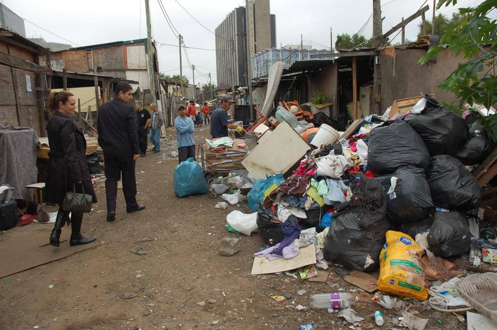 Francesco Conti e Míriam Balestro percorreram a Vila e conversaram com os moradores