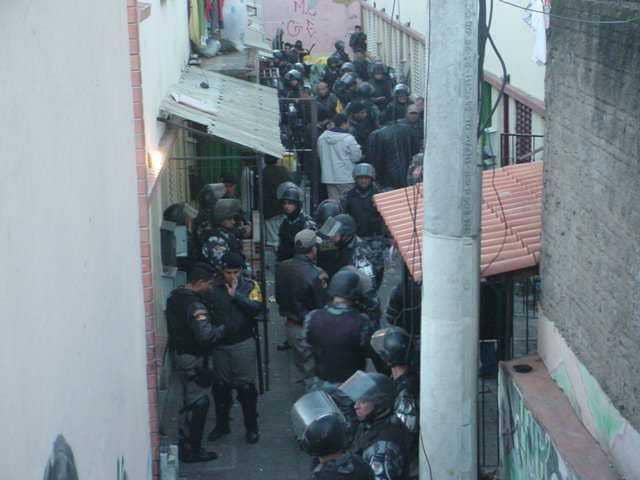 Fotos/Marco A. Nunes: a batida na Lupicínio