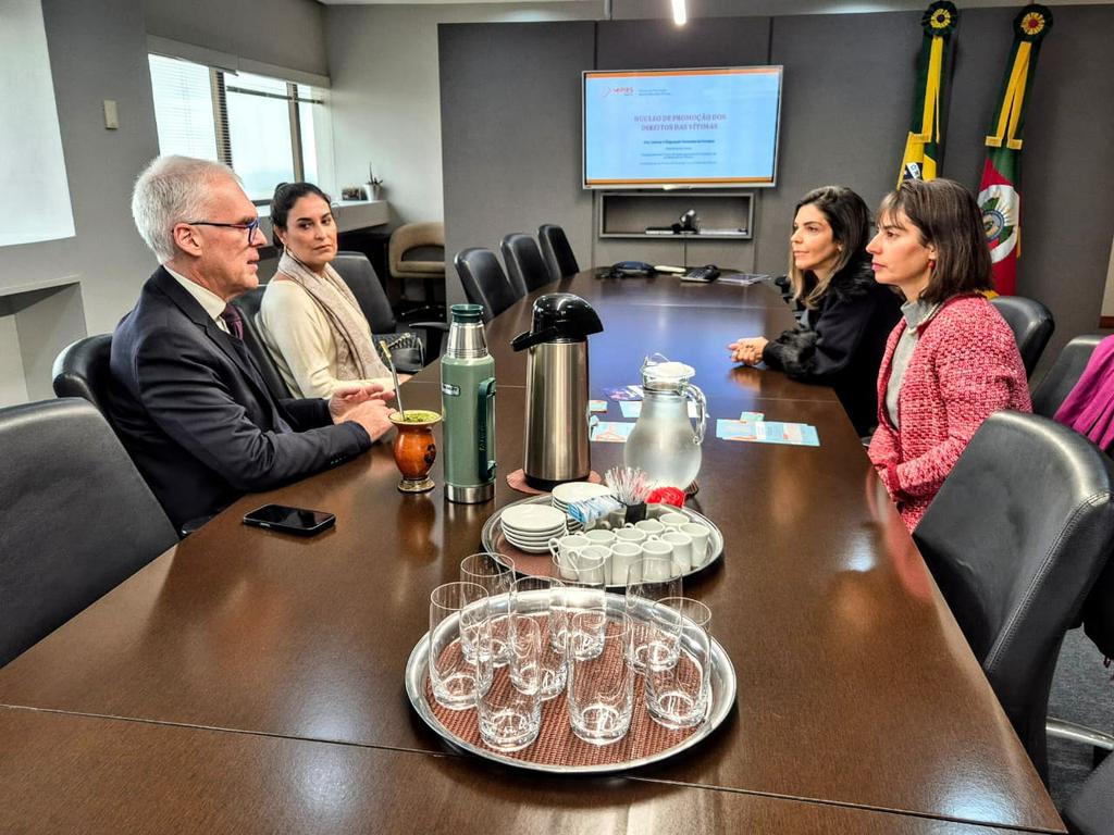Porto Alegre: MPRS apresenta sala Bem-me-quer e projetos de acolhimento a vítimas ao MPF e ao Escritório da ONU sobre Drogas e Crime