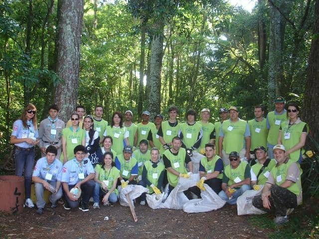 Voluntários trabalharam na limpeza do Parque Municipal Longines Malinowski