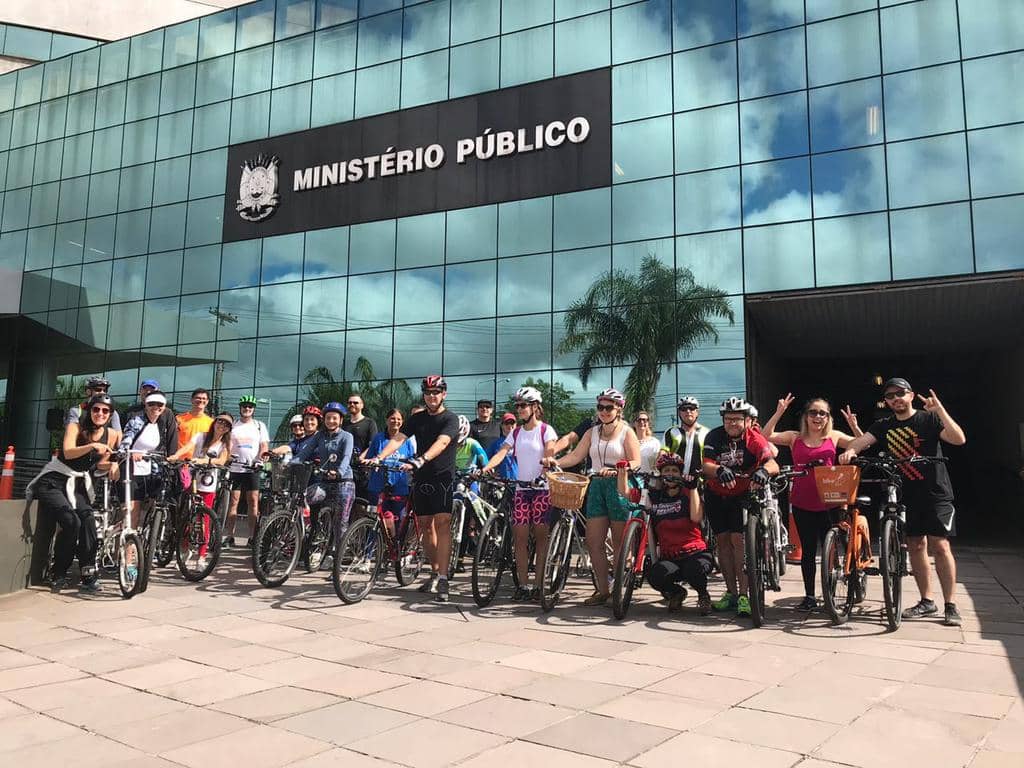 Membros, servidores e estagiários na manhã deste domingo